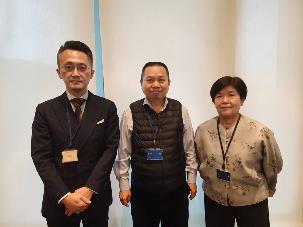 圖中為董事長廖昭宜、圖左一為財務長林義唐、圖右一為北美區CEO莊孟芳。